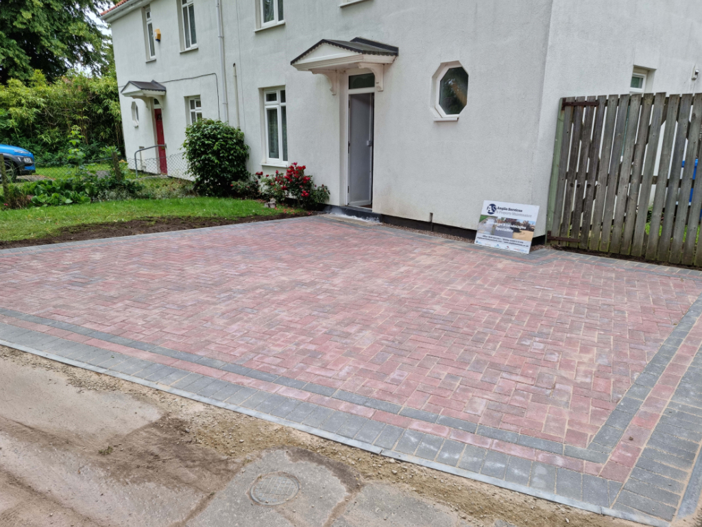 This is a newly installed block paved drive installed by Halesworth Driveway Contractors